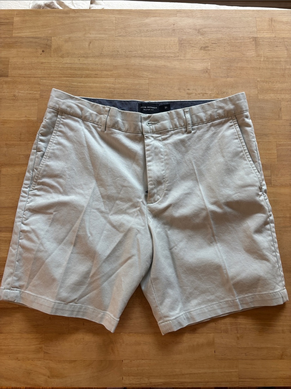 Club Monaco Men’s Light Cream Flat Front Chino Shorts